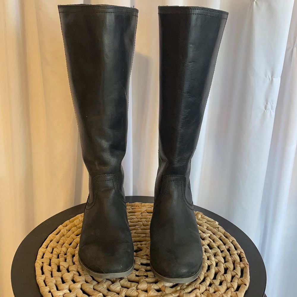 Frye & Co Jolie Black Leather Back Zip Boots